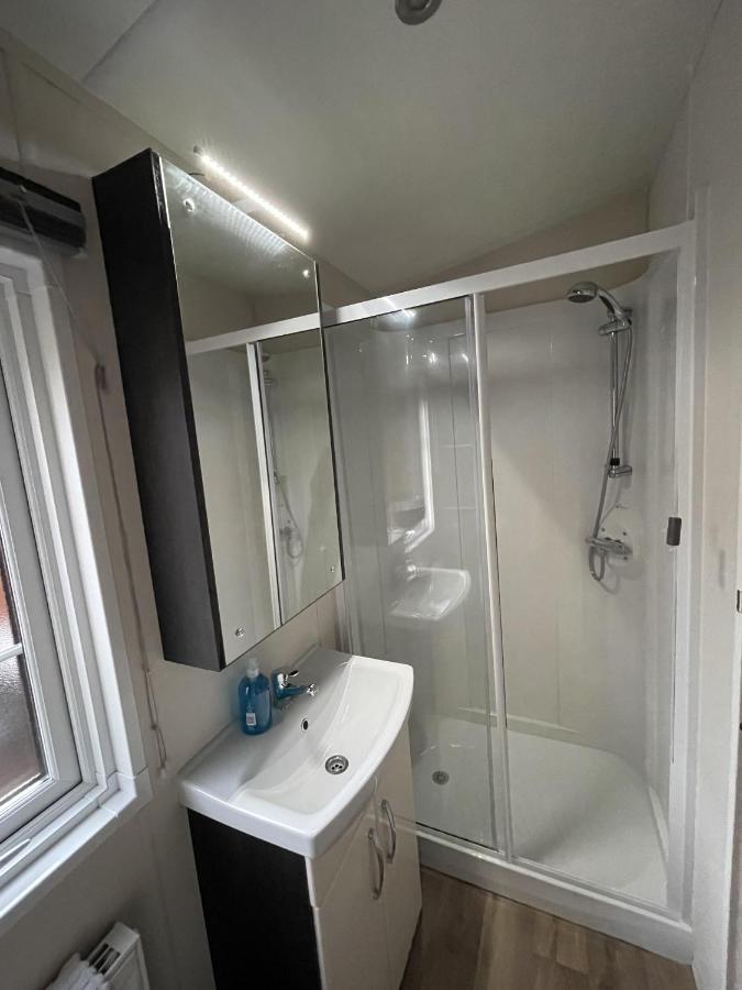 Angie'S Haven, Superb 2 Bedroom Lodge With Hot Tub - Sleeps 6 - Felmoor Park Morpeth Exterior foto