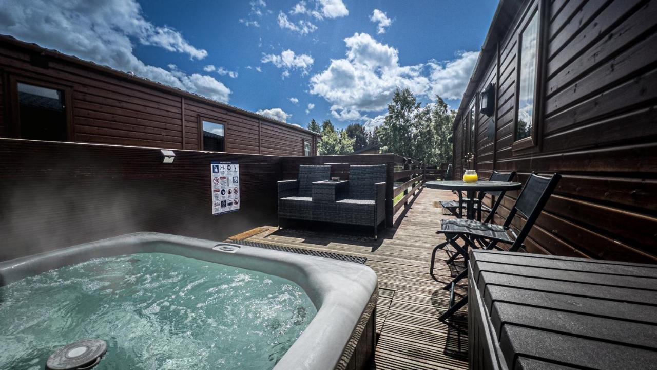 Angie'S Haven, Superb 2 Bedroom Lodge With Hot Tub - Sleeps 6 - Felmoor Park Morpeth Exterior foto